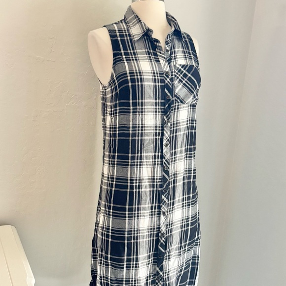 Love Tree Black & White Sleeveless Flannel Button Down Tunic, Medium - Picture 2 of 6